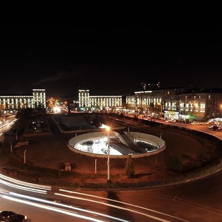 Квартира Около Станции Метро С Балконами Yerevan Exterior foto