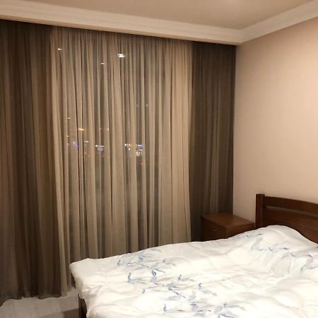 Квартира Около Станции Метро С Балконами Yerevan Exterior foto