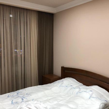 Квартира Около Станции Метро С Балконами Yerevan Exterior foto