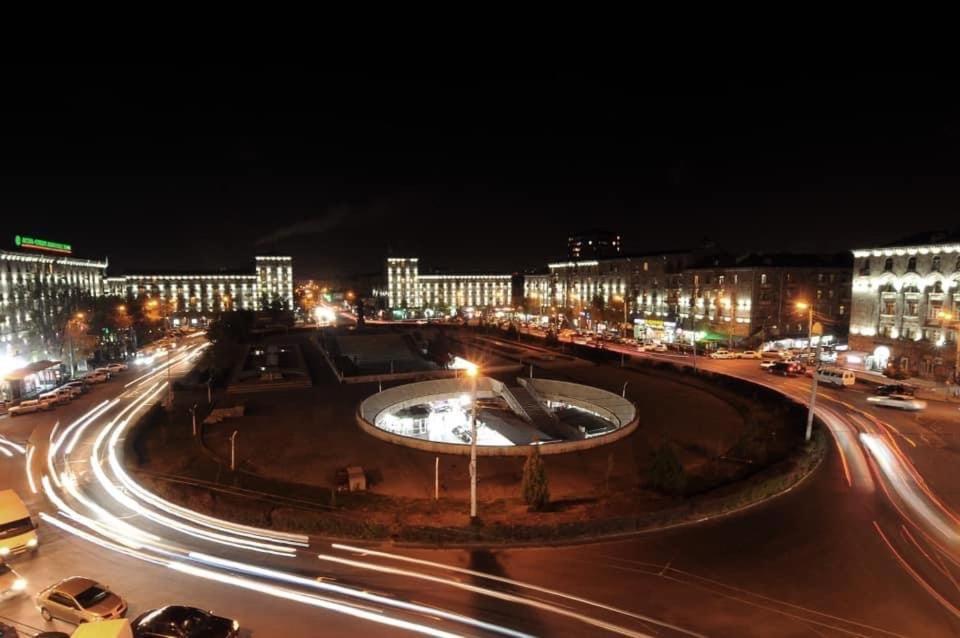 Квартира Около Станции Метро С Балконами Yerevan Exterior foto