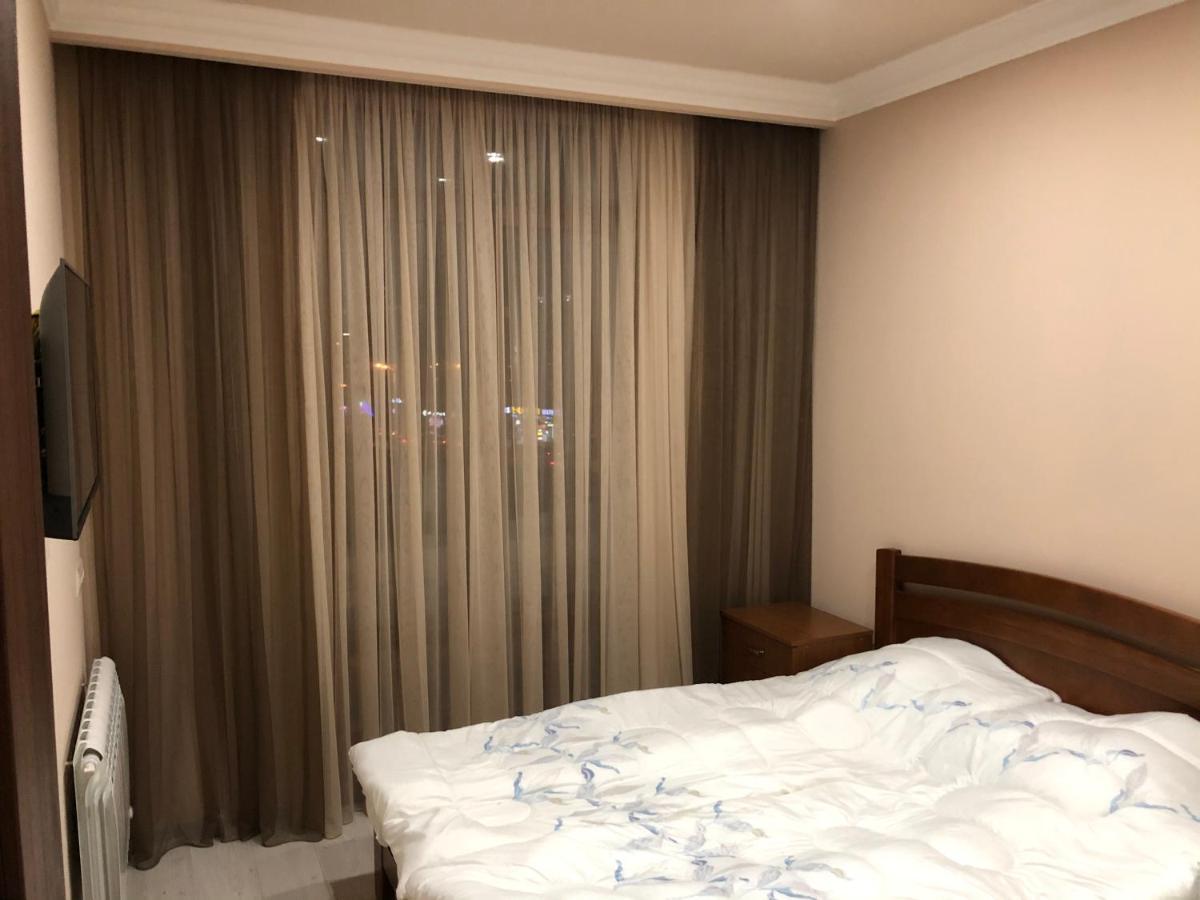 Квартира Около Станции Метро С Балконами Yerevan Exterior foto