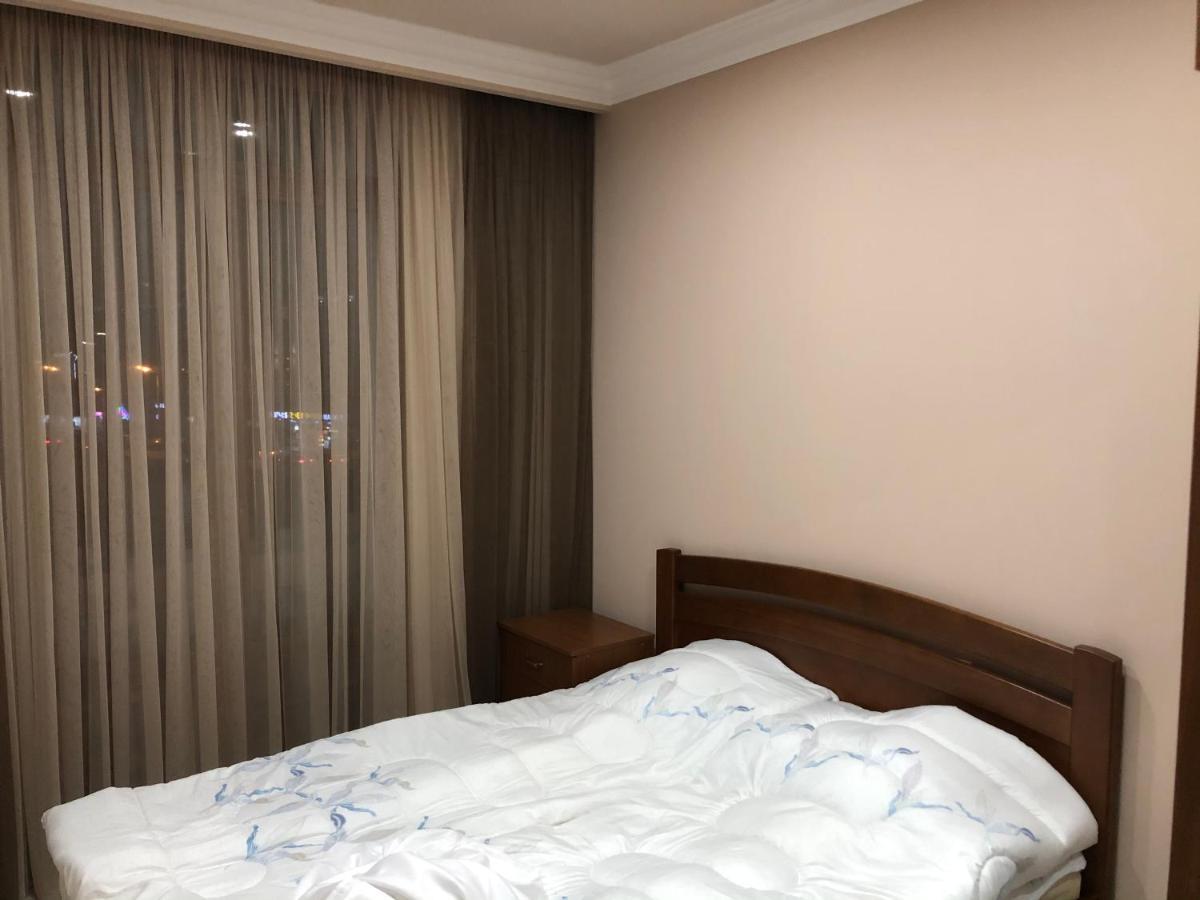 Квартира Около Станции Метро С Балконами Yerevan Exterior foto
