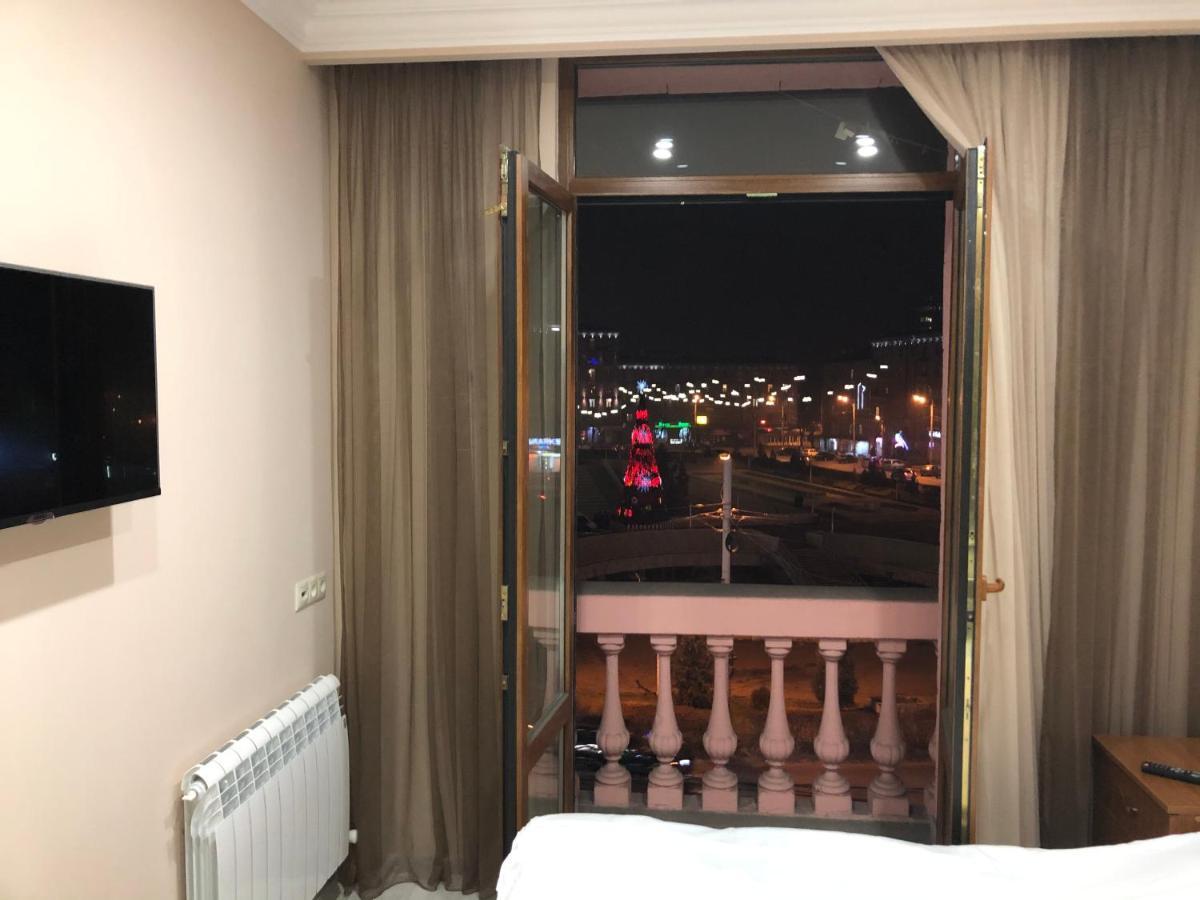 Квартира Около Станции Метро С Балконами Yerevan Exterior foto