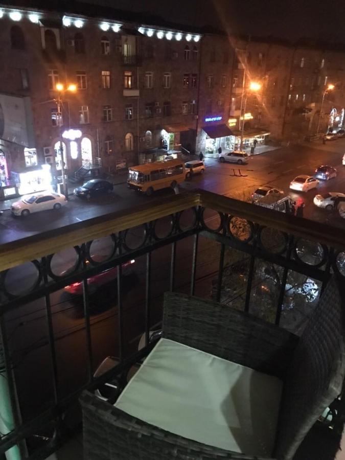 Квартира Около Станции Метро С Балконами Yerevan Exterior foto