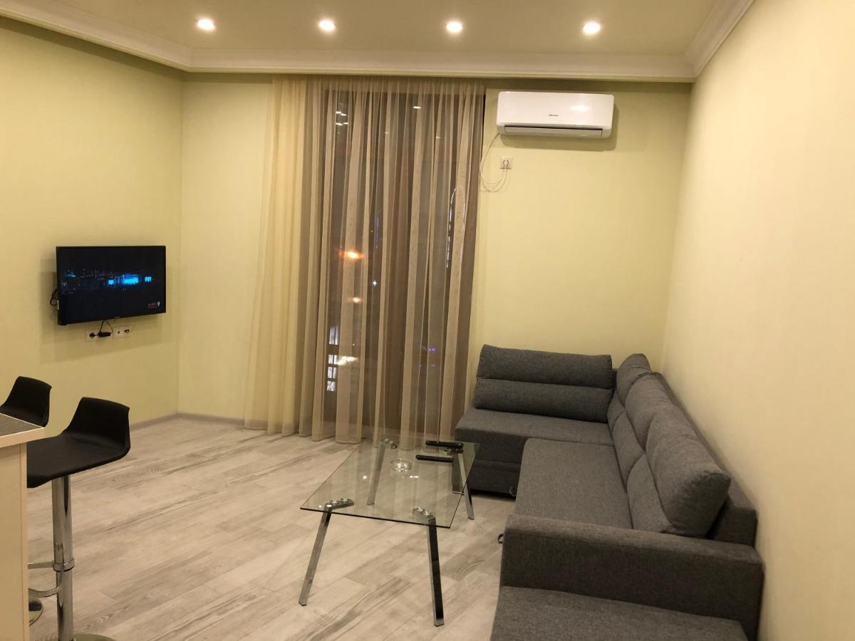 Квартира Около Станции Метро С Балконами Yerevan Exterior foto